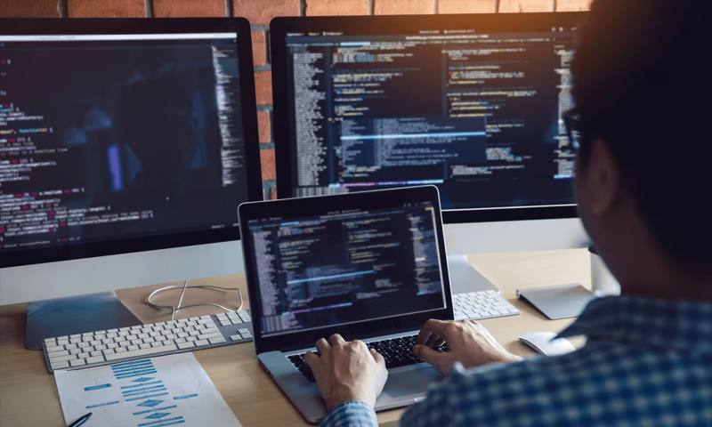 数据科学选型:R与Python如何赋能鲁甸县网站建设?